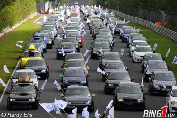 VW Golf Treffen 2009 - Gänsehaut Atmosphäre am Nürburgring:  (Bild 1)