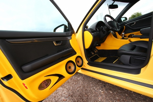 YellowSubA4 - Das Gelbe vom Ei: Die gelben Membranen der ETON Lautsprecher passen perfekt zur Ausstattung des gelben Audi. (Bild 25)