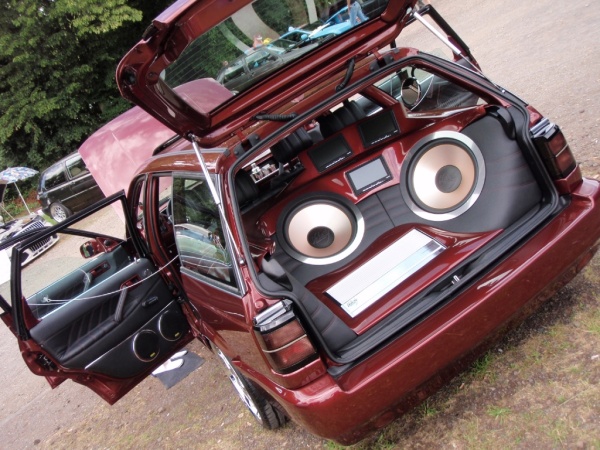 VW Passat - The Red Tampon: Ordentliches Entertainment im Kofferraum (Bild 47)