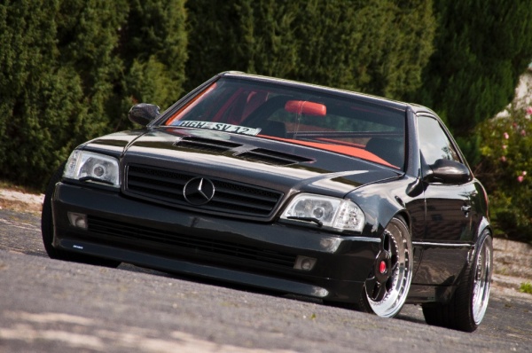 Mercedes SL500: schwarz, breit, stark!: Schwarz, breit, stark. So kommt das V8 Coupe von Peter daher. (Bild 3)