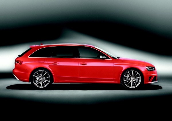 Audis neuer RS4 Avant (B8) in bissigem Rot:  (Bild 3)