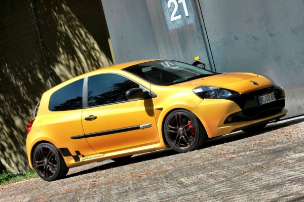 Der Auftritt des Renault Clio RS: 