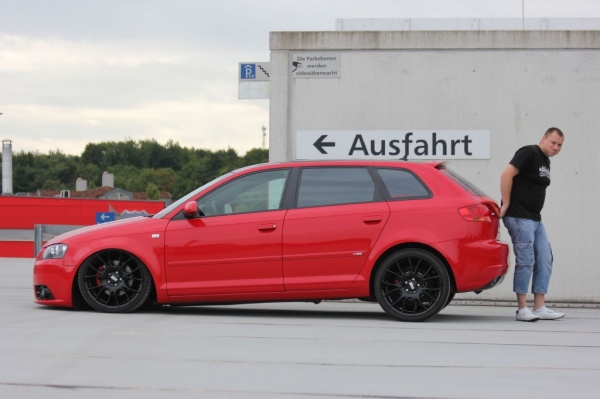 Audi A3 in Schwarz-Rot: Daniel greift seinem Luftfahrwerk helfend unter die Arme (Bild 7)