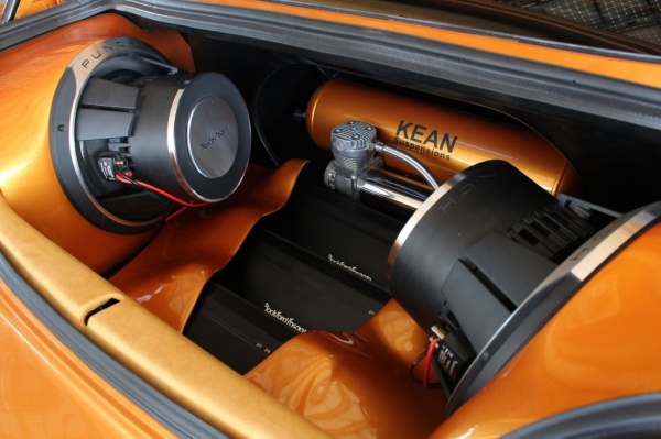Ein Mazda RX-8 setzt in Belgien den Goldstandard: Showcars brauchen keinen Stauraum (Bild 6)