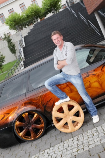 Schön geschnitzt: Audi A4 in Holz-Optik:  (Bild 72)