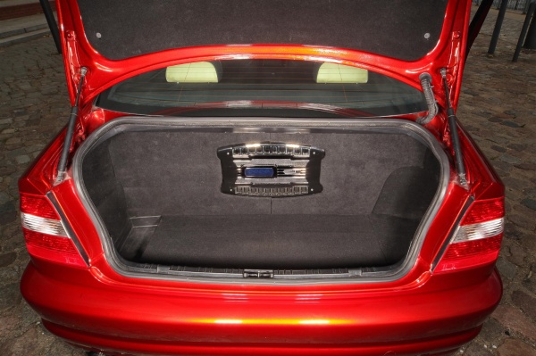 BMW E46 Breitbau: Dieser Dreier macht dicke Backen: Kofferraum bleibt hier Kofferraum -trotz HiFi! (Bild 3)