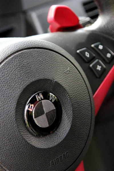 Big Deep Red  - Der starke Auftritt eines 5er BMW: Vossen Wheels in 10,5x20 füllen die Radhäuser eindrucksvoll. (Bild 2)
