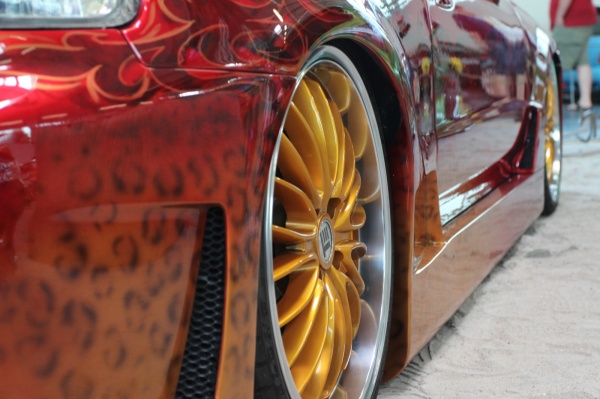 Honda CRX del Sol Tuning - Roter Targa mit tierischem Instinkt: Die 7,5x18 Inovit Felgen mit 215/35 R18 Toyo Reifen stehen dem CRX ausgezeichnet. (Bild 8)