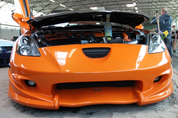 Oranje meets Fernost - Liftbau in der Toyota Celica: Ein kompletter Bodykit von Veilside wurde an die Toyota Celica angepasst.  (Bild 8)
