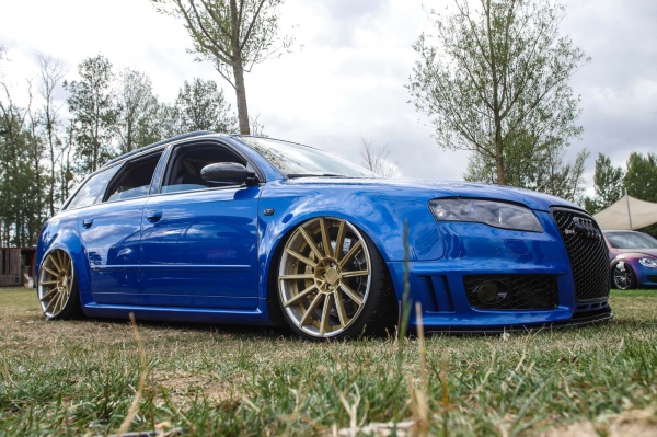 Blaues Kraftpaket: Audi RS4:  (Bild 1)