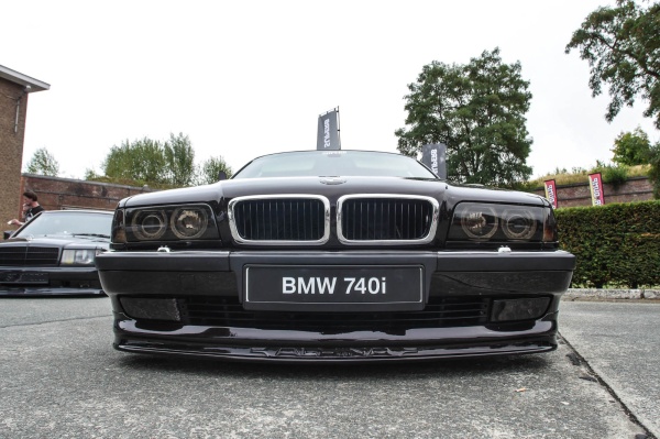 Nobel-Hobel mit V8: BMW E38 in der 740i-Version: Der 740i kam ab Werk mit V8 und 286 PS. (Bild 9)