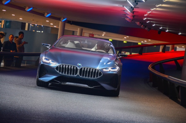 Concept 8er Coupé: Deutschlandpremiere für die neue Oberklasse von BMW:  (Bild 2)