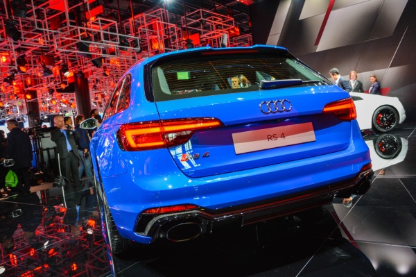 Sportliche Mittelklasse vom Feinsten: Der neue Audi RS4:  (Bild 8)